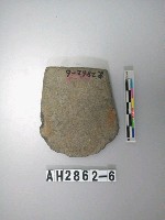 藏品(小型片狀磨製石斧)的圖片